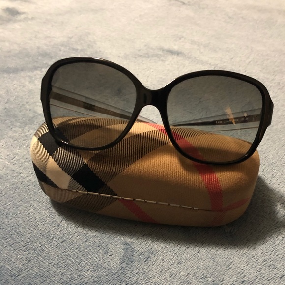 Burberry sunglasses main image 3
